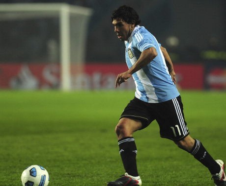Martino Buka Peluang Tevez Comeback ke Timnas