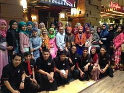 Foto: Keseruan Finalis Hijab Hunt 2014 Saat Belajar Membuat Sushi