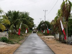 Duh! Belasan Umbul-umbul Merah Putih Terpasang Terbalik di Desa Ini