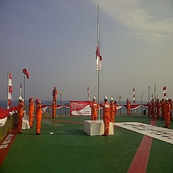 Serunya Lomba 17 Agustus di Tengah Laut