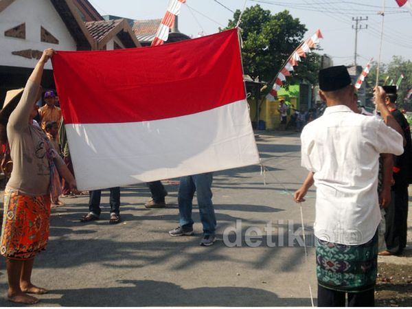 Upacara Kemerdekaan Ala Kampung di Sidoarjo