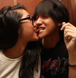 Ow ow.. Kevin Aprilio dan Widi Vierratale Pose Super Mesra