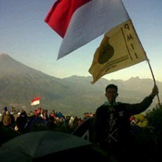 Ribuan Pecinta Alam Gelar Upacara Agustusan di Puncak Penanggungan