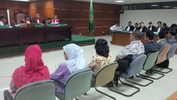 Mertua Anas Beli Tanah Pakai Dollar dan Logam Mulia