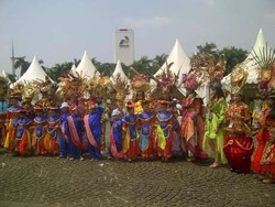 Presiden SBY Buka Pawai Seni Budaya Kreatif 2014 di Istana Merdeka