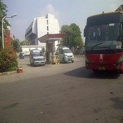 Cerita Sopir Angkot di Jakarta yang Harus Keliling untuk Isi Bahan Bakar Gas
