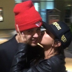 Aww, Selena Gomez Kecup Mesra Justin Bieber