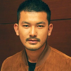 Rio Dewanto Senang Bergaya Streetwear