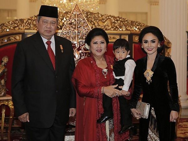 Parade Selebriti Rayakan HUT RI ke-69 di Istana