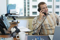 Pindah Yuk! Studi Ungkap Pekerja yang Duduk Dekat Jendela Lebih Sehat