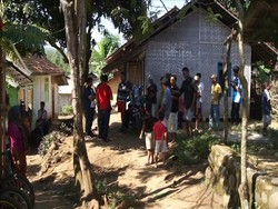 Digerebek Warga, Pasangan Selingkuh Tunggang Langgang dari Kontrakan