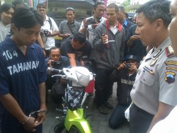 Kesal Tak Diberi THR, Pria Mabuk Ini Hajar Penjaga Warnet