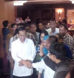 Pakai Kemeja Putih, Jokowi Hadiri Annual SSSG 2014