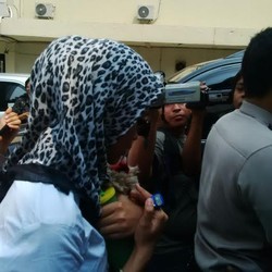 Tiba di PN Jakpus, Hafitd Hindari Kamera dan Syifa Diam di Pojokan