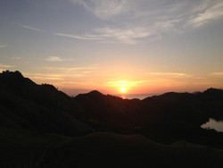 Golden Sunset di Bukit Cinta, Labuan Bajo