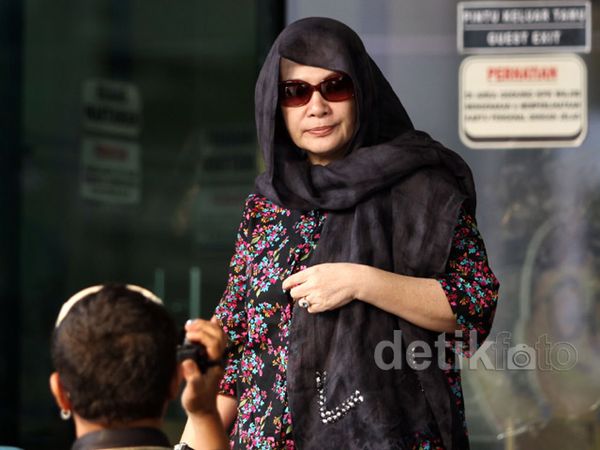 Istri Akil Mochtar Kembali Jalani Pemeriksaan