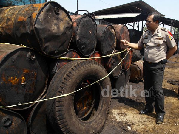 Polisi Gerebek Pabrik Pengolahan Limbah Oli Ilegal