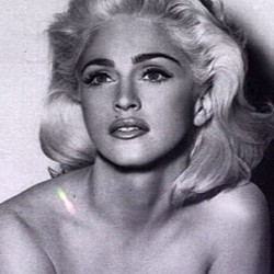 Ultah ke-56, Madonna Unggah Foto Topless