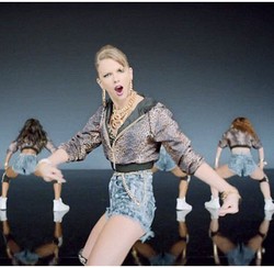 Foto: 8 Gaya Busana Seksi Taylor Swift di Klip Terbaru