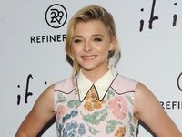 Chloe Moretz Cantik Berbunga