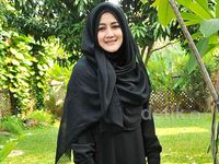 Pipik dan Uje Duet di Soundtrack Haji Backpacker