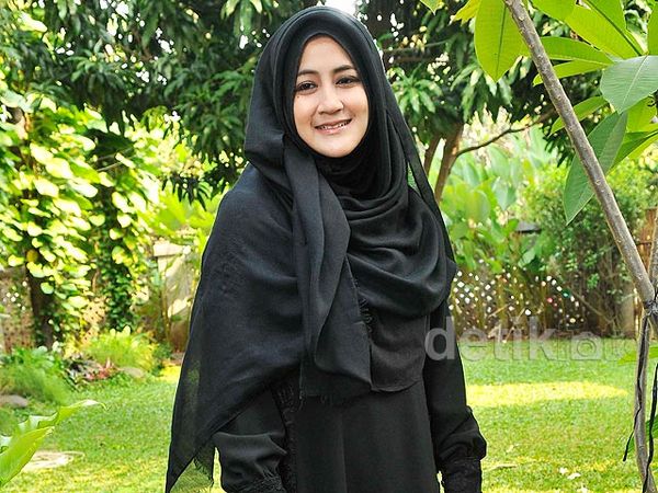 Pipik dan Uje Duet di Soundtrack Haji Backpacker