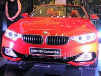 BMW Seri 4 Meluncur