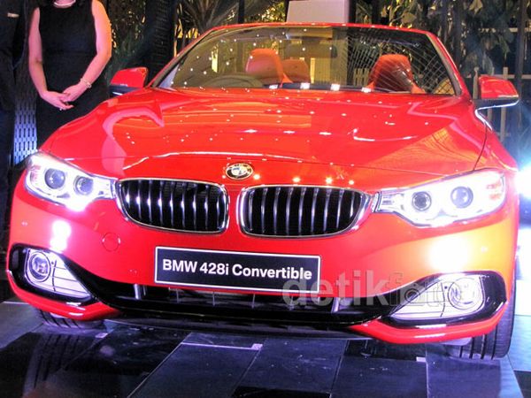 BMW Seri 4 Meluncur