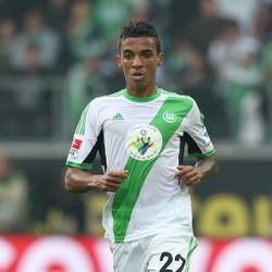 Luiz Gustavo Tak Akan Tinggalkan Wolfsburg
