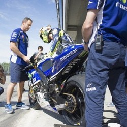 Uji Coba Motor 2015 Cukup Puaskan Rossi dan Lorenzo