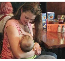 Layangkan Protes, Para Ibu Menyusui Massal di Restoran