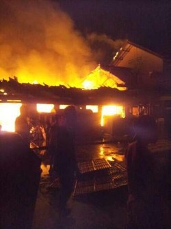 Ini Hebatnya Kobaran Api yang Menghanguskan Pabrik Kerupuk di Depok