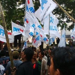 Seratusan Massa Prabowo-Hatta Geruduk Kantor CSIS