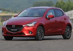Mazda Adu Mazda2 dengan Honda Jazz