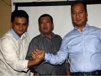 Dipecat, 3 Politisi Golkar Lawan Ical
