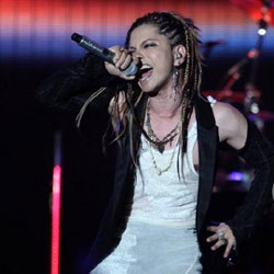 Laruku Siap Konser Lagi di Indonesia?