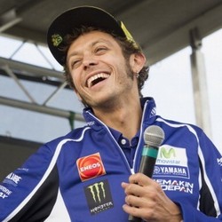 Digelar Lelang untuk Selfie Bareng Valentino Rossi