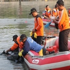 Tubuh Sopir Angkot yang Tenggelam Akhirnya Ditemukan