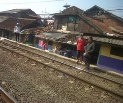 Indra Tewas Tersambar Kereta di Jalan Sunda