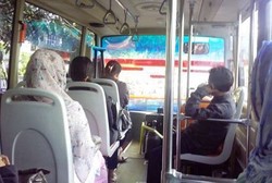 Naik Bus Yuk! Kerja Dengan Transportasi Umum Terbukti Bikin Lebih Kurus