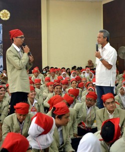 Ganjar Motivasi Mahasiswa UGM: Muda Hura-hura Tua Kaya Raya Harus Diubah