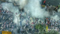 Penampakan Massa Prabowo yang Kocar-kacir Kena Gas Air Mata dari Lantai 15