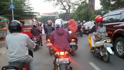 Ada Keramaian di MK, Arus Lalu Lintas dari Depok ke Jakarta Tetap Padat