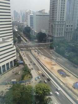 Semakin Siang Lalu Lintas di Sudirman Semakin Lengang, Begini Penampakannya