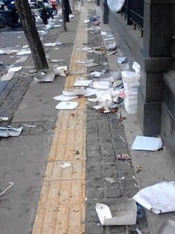 Demo Masih Berlangsung, Sampah pun Berceceran Menghias Ruas Thamrin