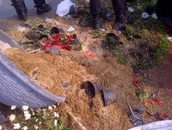 Massa Prabowo-Hatta Kocar-Kacir Tinggalkan Taman Patung Kuda yang Hancur