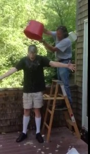 Novelis Stephen King Ikut Ice Bucket Challenge