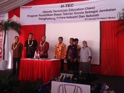 Program Pendidikan Dasar Teknisi Honda di SMKN4 Bogor