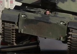 Orang Kaya Ini Sewa Tank untuk Lindas BMW