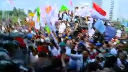 Polisi Tembakkan Gas Air Mata, Massa Pendukung Prabowo Kocar-kacir